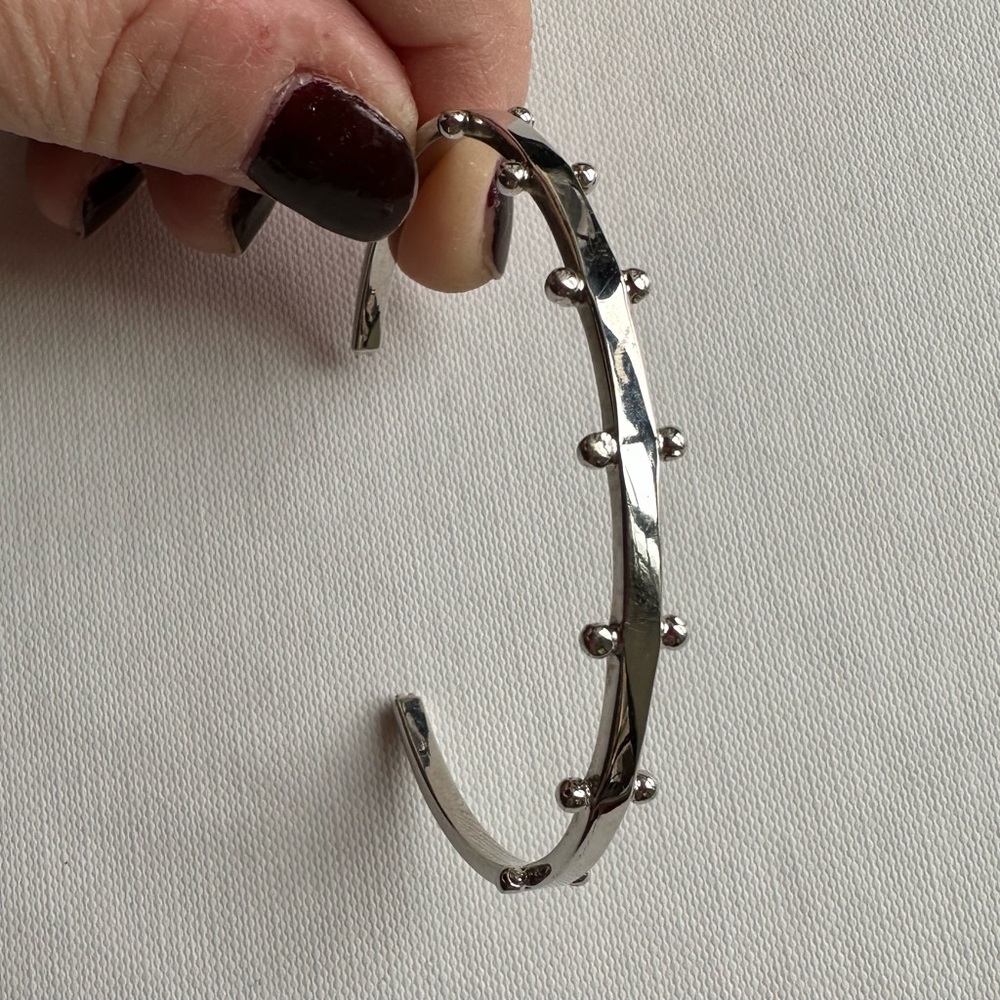 Modern silver cuff bangle. - Picture 3 of 7